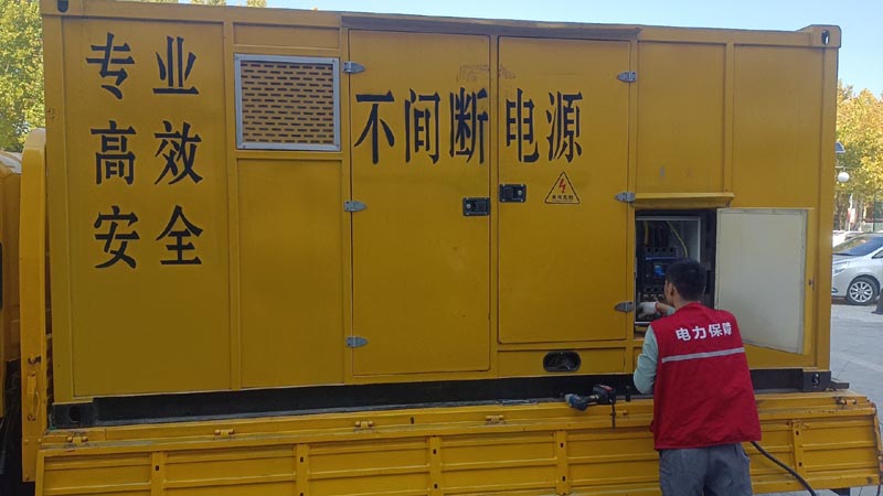 绥江柴油发电机组和UPS电源配合使用时，如何避免切换过程中的电力中断？